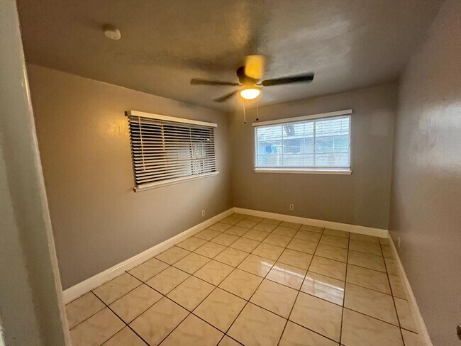 Foto del edificio - 3040 N First St