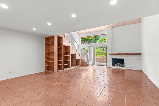 Building Photo - 1696 Caminito Aliviado