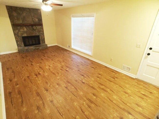 Building Photo - 5040 Woodland Dr NW