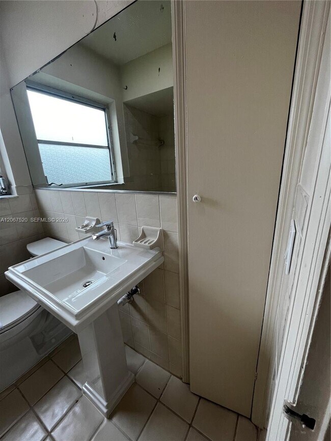 Foto del edificio - 3351 SW 18th St