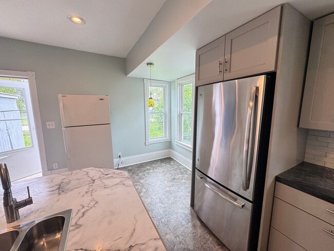 Foto del edificio - Large 4 bedroom home!
