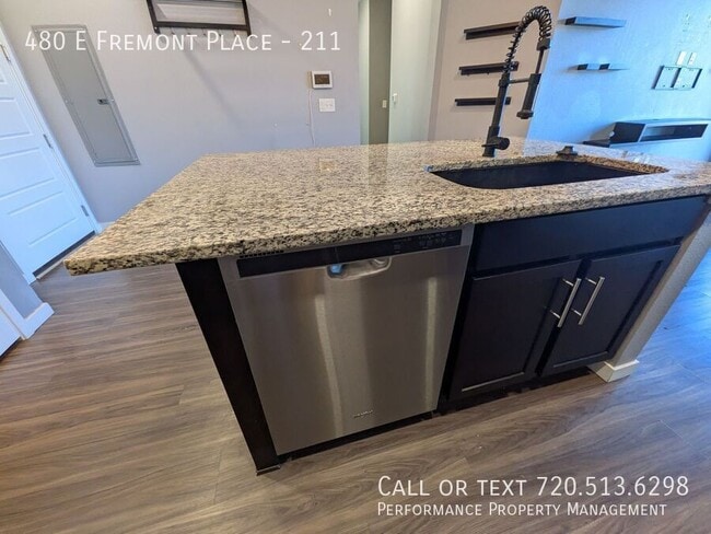 Foto del edificio - 480 E Fremont Pl