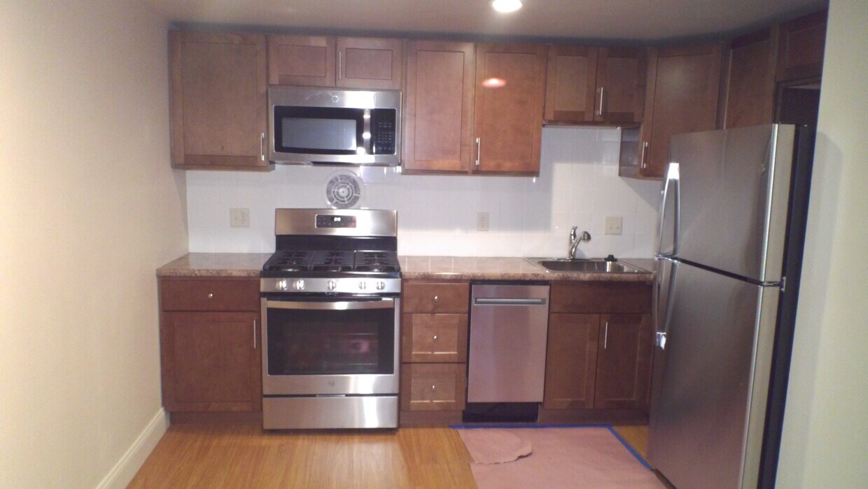 Primary Photo - 30 Rutland St