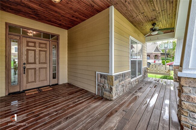 Foto del edificio - 1408 NE Dysart Woods Ln