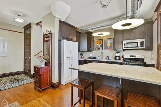 Building Photo - 117 S Lombard Ave