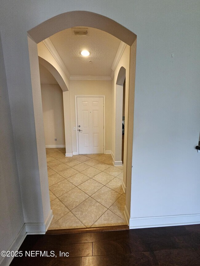 Foto del edificio - 4480 Deerwood Lake Pkwy