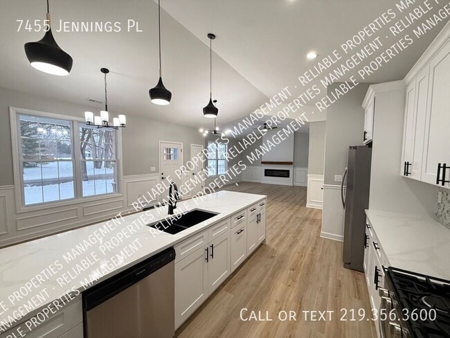 Foto del edificio - 7455 Jennings Pl