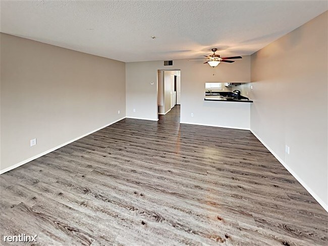 Building Photo - 6500 Country Club Dr