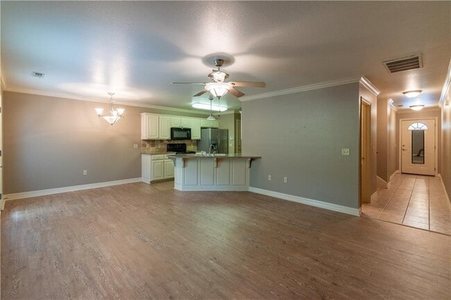 Building Photo - 2110 E Cinnamon Way