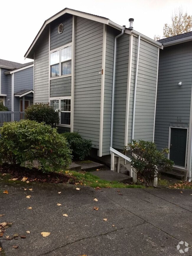 Building Photo - 811 Blueberry Ln
