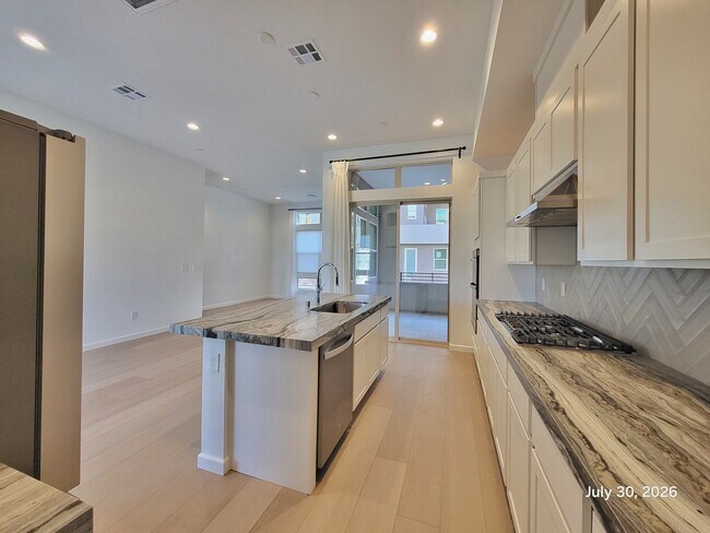 Foto del edificio - 643 Fortis Creek St