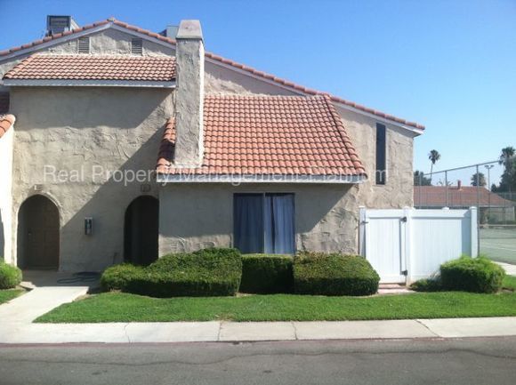 Primary Photo - 1250 E Shaw Ave