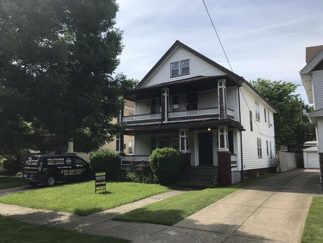 Building Photo - 10111 Almira Avenue #Down