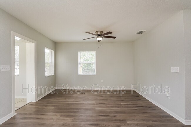 Building Photo - 4233 E Cayuga St