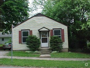 Building Photo - 106 E 16th St