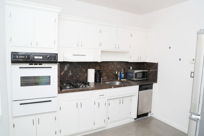 Building Photo - 219 Antilla Ave