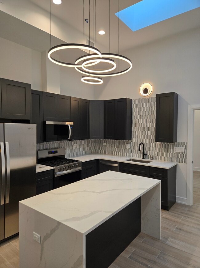 Kitchen - 2909 N Milwaukee Ave