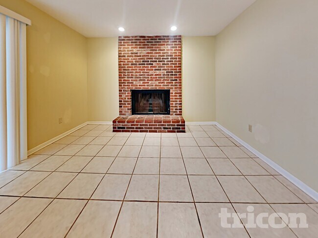 Foto del edificio - 610 Oakmoss Dr