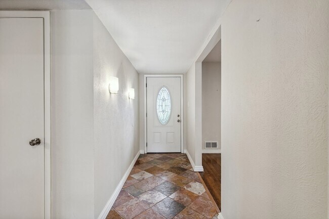 Foto del edificio - 9611 Meadowhill Dr