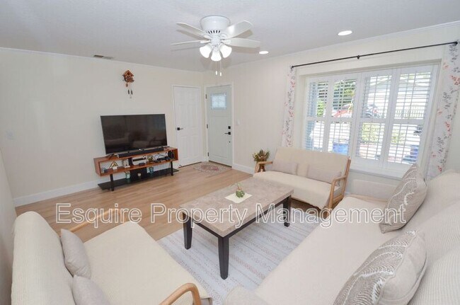 Foto del edificio - 279 Maple Rd