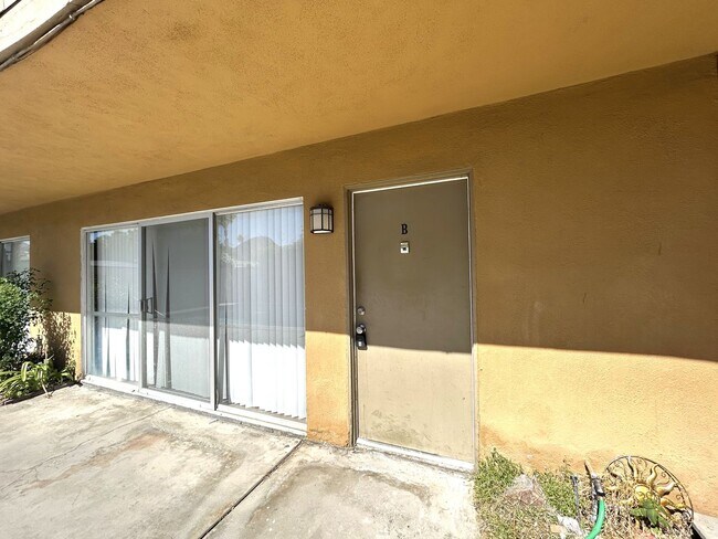 Foto del edificio - AVAILABLE NOW!! 2 Bedroom 1 Bath Apartment...
