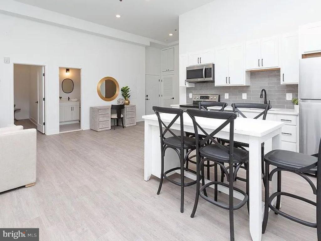 Primary Photo - 211 St Paul St