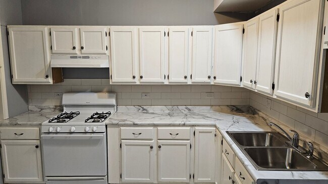 Foto del edificio - 4730 N St Louis Ave