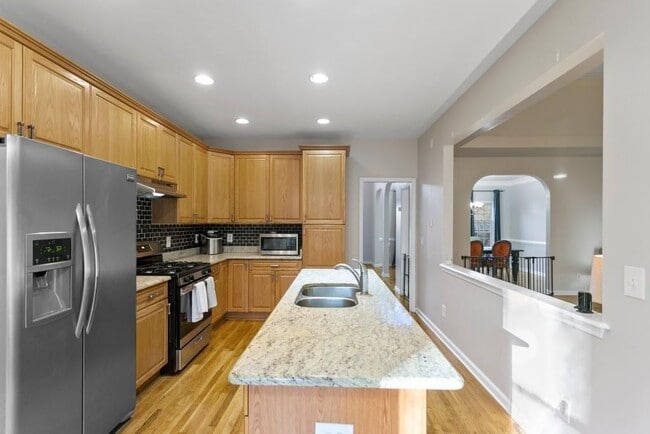 Building Photo - 541 Battleview Dr