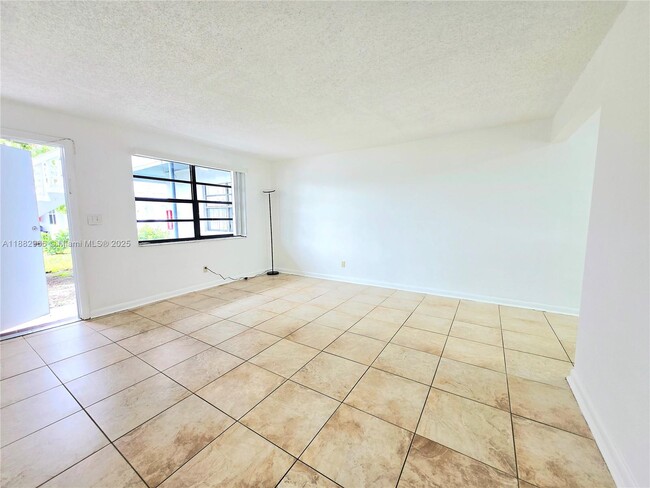 Building Photo - 3770 SW 59th Ave