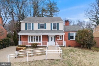 Building Photo - 711 Lamberton Dr