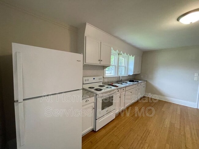 Building Photo - 517 S Park Ave