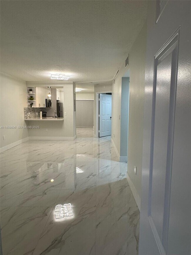 Foto del edificio - 7930 NW 7th St