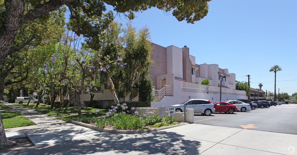 Foto del edificio - 1016-1020 Ruberta Ave