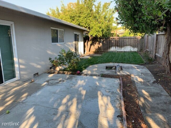 Foto del edificio - 4 br, 2 bath House - 3536 Falcon Dr