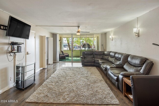 Building Photo - 7625 E Camelback Rd