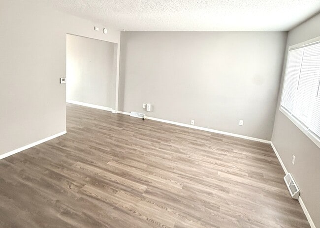 Foto del edificio - 5438 N Division St