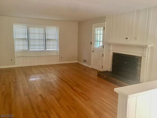 Foto del edificio - 23 Crestwood Dr