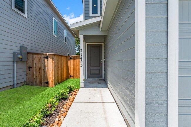 Building Photo - 21455 Carosella Dr