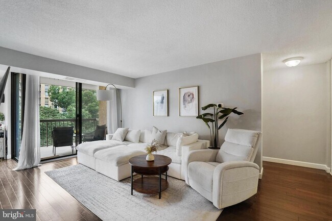 Building Photo - 4500 S Four Mile Run Dr