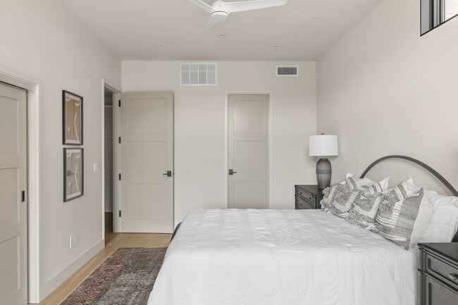 Foto del edificio - 1325 N Dewey Ave