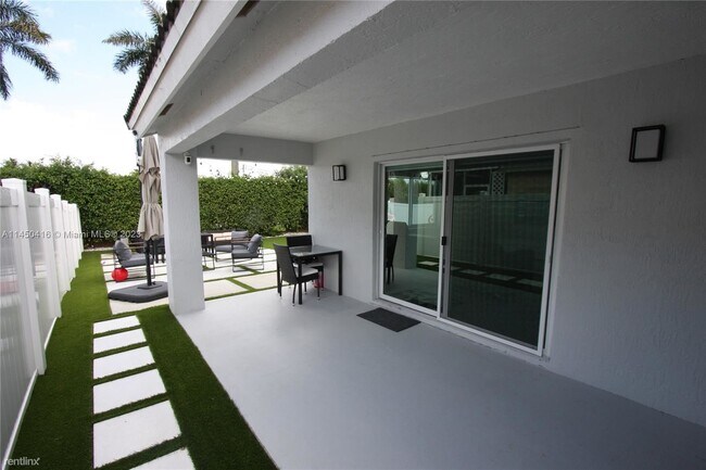 Building Photo - 3 br, 2 bath House - Vizcaya