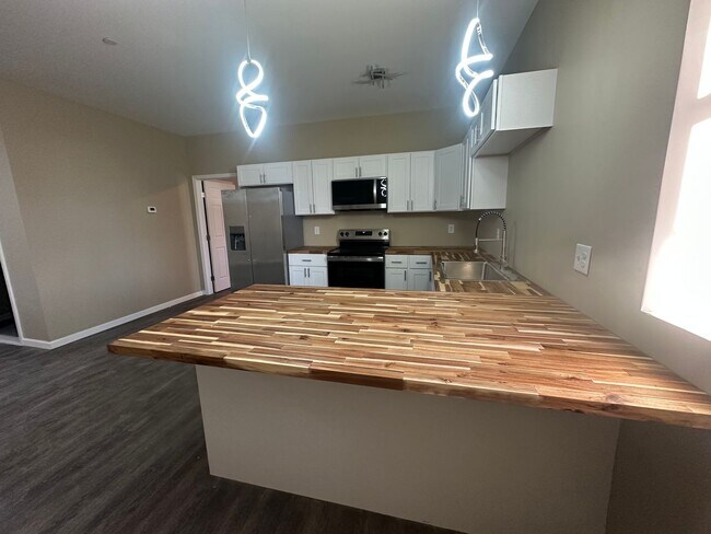 Foto del edificio - Hopkins Place Apartments