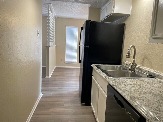 Foto del edificio - 8603 Fathom Cir