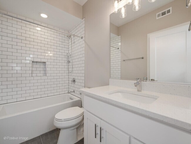 Foto del edificio - 4013 N Pulaski Rd