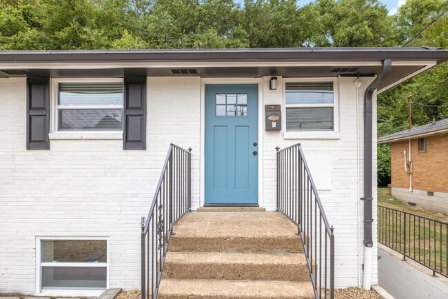 Building Photo - 3320 Clifton Ave