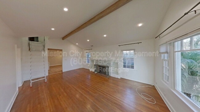 Building Photo - 328 W Pedregosa St