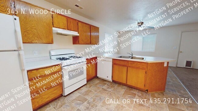 Building Photo - Pet Friendly 3 Bedroom 2 bath Twinhome