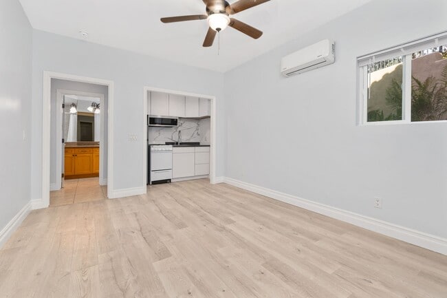 Building Photo - caballeros