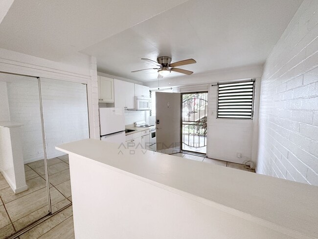 Building Photo - 264 Ka?iulani Ave