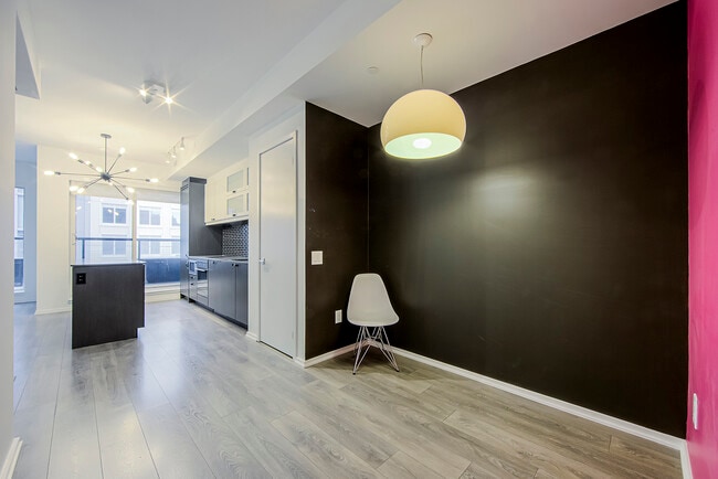 Building Photo - 783-783 Bathurst St